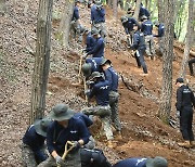 6·25 전사자 유해발굴하는 장병들