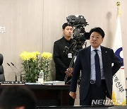 장관 답변 시간 "너무 길다"Vs"위원장 직권이다"