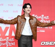 도경수, '친한 형들과 예능 찍었어요' [사진]