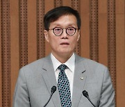 이창용 “고금리 장기화 속 韓 저출산·고령화로 저성장 가능성”