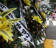 ‘페트병 학부모’ 처벌 받을까…故 이영승 교사 유족, 학부모 3명 고소