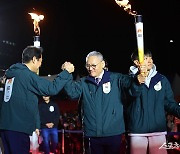 유인촌 장관, 야부진 하이파이브 [포토]