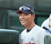 "김민석 100안타 축하, KBO 탑클래스 선수가 되길" 이종운 응원