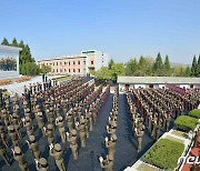 북한, '강반석혁명학원'에 김정은 모자이크 벽화 세워