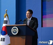 윤 대통령 "장진호 전투 고귀한 희생 결코 잊어선 안돼"