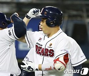 '홈런 3방' 터진 두산, NC 11-1 대파하고 3위 탈환 시동