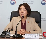 [2023 국감]이영 "소상공인·벤처 적극 지원…킬러규제도 타파"