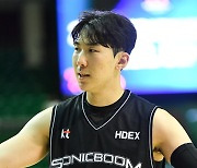 [KBL 컵대회] KT 유니폼을 입고 경기장에 나선 ‘1순위’ 문정현, 송영진 KT 감독의 평가는?