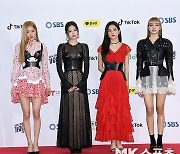 블랙핑크 3억뷰…‘붐바야’ 안무 영상 인기 고공 행진