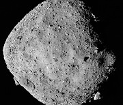 생명체 기원, 수수께끼 풀리나?…소행성서 '물·탄소' 찾았다[우주다방]