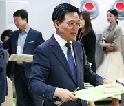 강서구 입성한 진교훈… '김포공항 고도제한 완화' 등 과제 산적