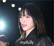 [MD포토] 있지 류진 '미모 센터 예약'