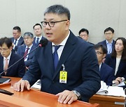 [2023 국정감사] “엄마하면서 올 것 같다”···‘퇴근 못한 동생’ 사진 들고 온 형