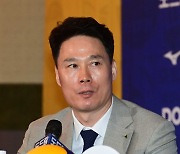 강성형 감독, 긴장한 출사표 [포토]