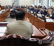 與 "'탈원전' 김제남 사퇴해야"…野 "정부, 일본만 믿으라해"