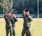 경연대회에 참여한 장병들이 단체 품새를 선보이고 있다.