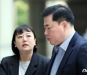 취재진 질문에 답하는 유동규