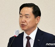 [국감]김상곤 한국교직원공제회 이사장, 국감 출석