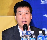 "현 상태로는"... 한국 배구 위기 통감한 최고령 사령탑, 직언 날렸다