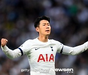 손흥민, ‘통산 4번째’ EPL 이달의 선수..앙리와 동률