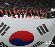 애국가 부르는 축구 국가대표팀