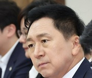 “민심 다잡으려면 당장 쓸 수 있는 카드부터”…김행, 결국 자진 사퇴