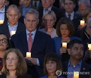 이스라엘 지지 촛불 기도회 참석한 매카시