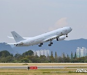 [속보] 이스라엘서 '긴급 귀환' 우리 국민 태운 軍 수송기 서울공항 도착