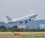 이스라엘서 군수송기로 대피한 한국인 163명 서울공항 도착