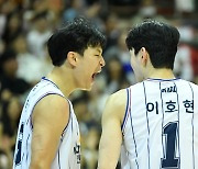 ‘자유투 39-8’ 너무 소프트하다…역대 최다 40점 존슨 앞세운 KCC, 연장 접전 끝 kt 꺾고 첫 결승行 [KBL 컵대회]