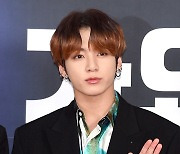 '팝의 본고장' 홀린 BTS 정국· 블핑 제니, 영국 차트 나란히 TOP30 진입