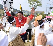 ‘제18회 순창장류축제’ 금과들소리에 함께한 최영일 군수