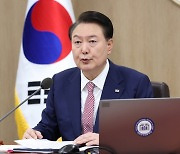 민주당 "임명직 당직자만 사퇴? 책임져야 할 사람들은 조용히 숨어있어"