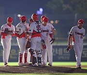 '희망고문 끝' KIA 가을야구 탈락, 오승환 KBO 최초 400SV... 한화 4년 만에 꼴찌 탈출 [종합]