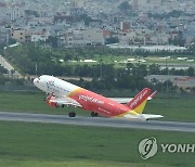 말레이·비엣젯 여객기 안개 탓 선회로 인천공항 지연 도착