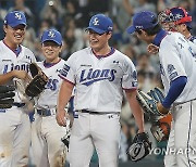 KBO 최초 400세이브, 돌부처의 미소