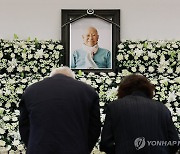 "새 작업에 눈빛 반짝이던 스승"…故 박서보 빈소에 추모 행렬