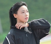 [Ms포토] 김민지 '땀만 닦을 뿐인데 눈부신 미모'