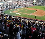 만원관중 기록한 잠실야구장…KBO 800만 관중 시대