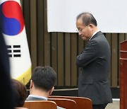 윤재옥 원내대표 '침울한 표정'