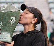 ‘어머니 나라에서 우승 감격’....세계 4위 페굴라, 코리아오픈 정상...4년 전 1라운드 탈락 설욕 [WTA 투어]