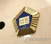 "왜 경적 울려"…60대男, 쇠망치 들고 지나가는 차마다 `쾅쾅쾅`