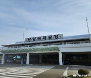 갑자기 '유령 공항'된 이곳...그래도 다시 난다[르포]