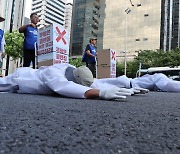 ‘새벽배송’ 상자 3개 두고 숨졌지만…“누구 하나 책임지는 사람 없어”