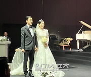 [단독] “가장 의리있는 사람” 박수홍 울컥...손헌수, 동료 연예인 축하 속 결혼 [종합]