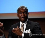 보스틱 Fed 위원 “이·팔 전쟁에 경제 불확실성 커, 금리인상 불필요”[이주의 한마디]