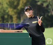 Bang Shin-sil takes the crown at Dongbu Construction Koreit Championship