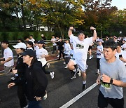 [헤럴드pic] 힘차게 달리자!