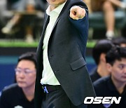 강성형 감독, '홈 개막전 승리를 위해' [사진]