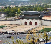 되살린 '임금의 길'·확 바뀐 현판···새로운 광화문 열렸다